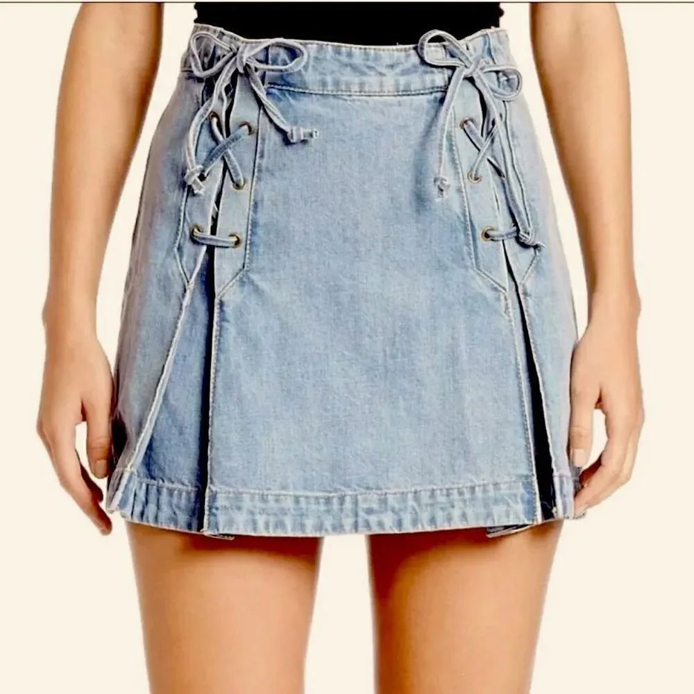 Free People Y2K Women’s Blue Pleated Flirty Lace-Up Denim Mini Jean Skirt Size 6